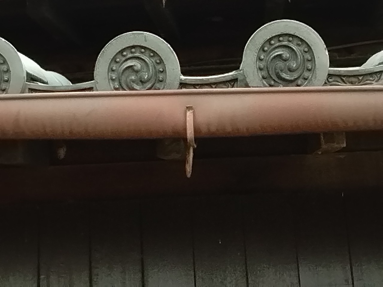 加古川市　軒樋(半丸)銅線切れてる