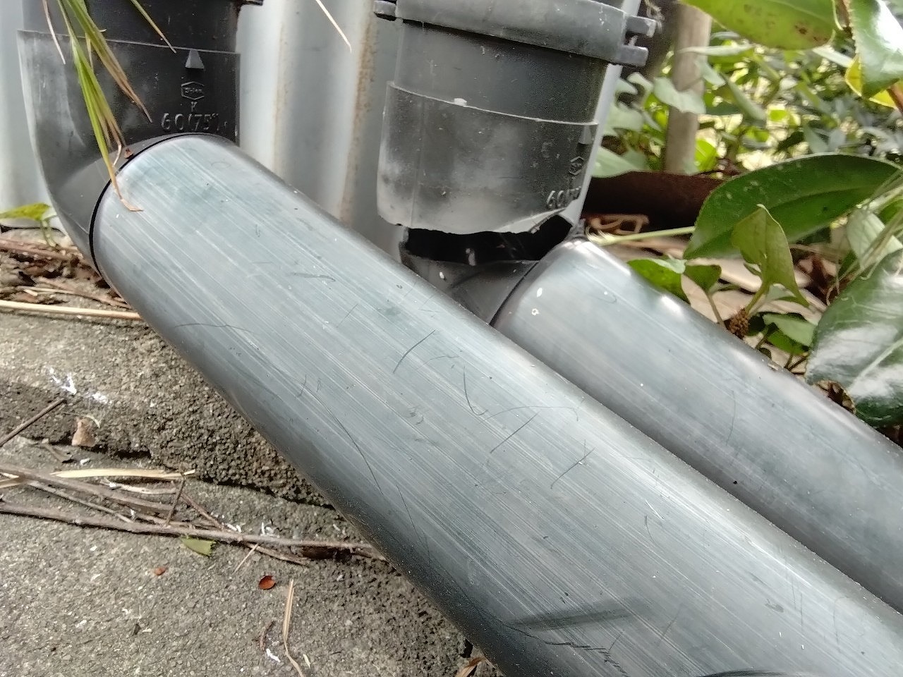 加古川市　エルボ割れ