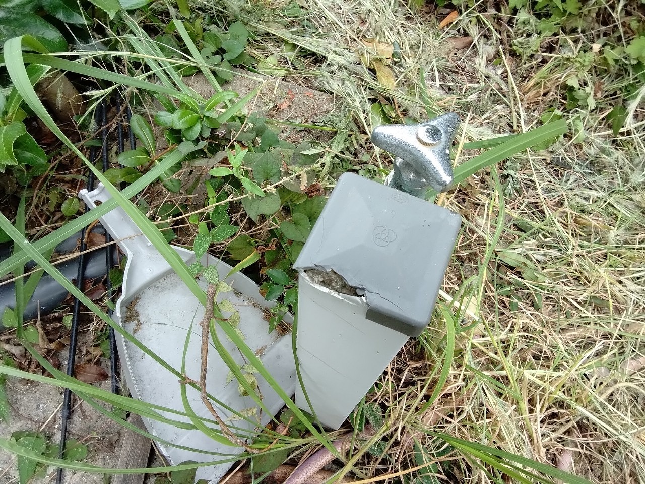 加古川市　散水栓　キャップ破損