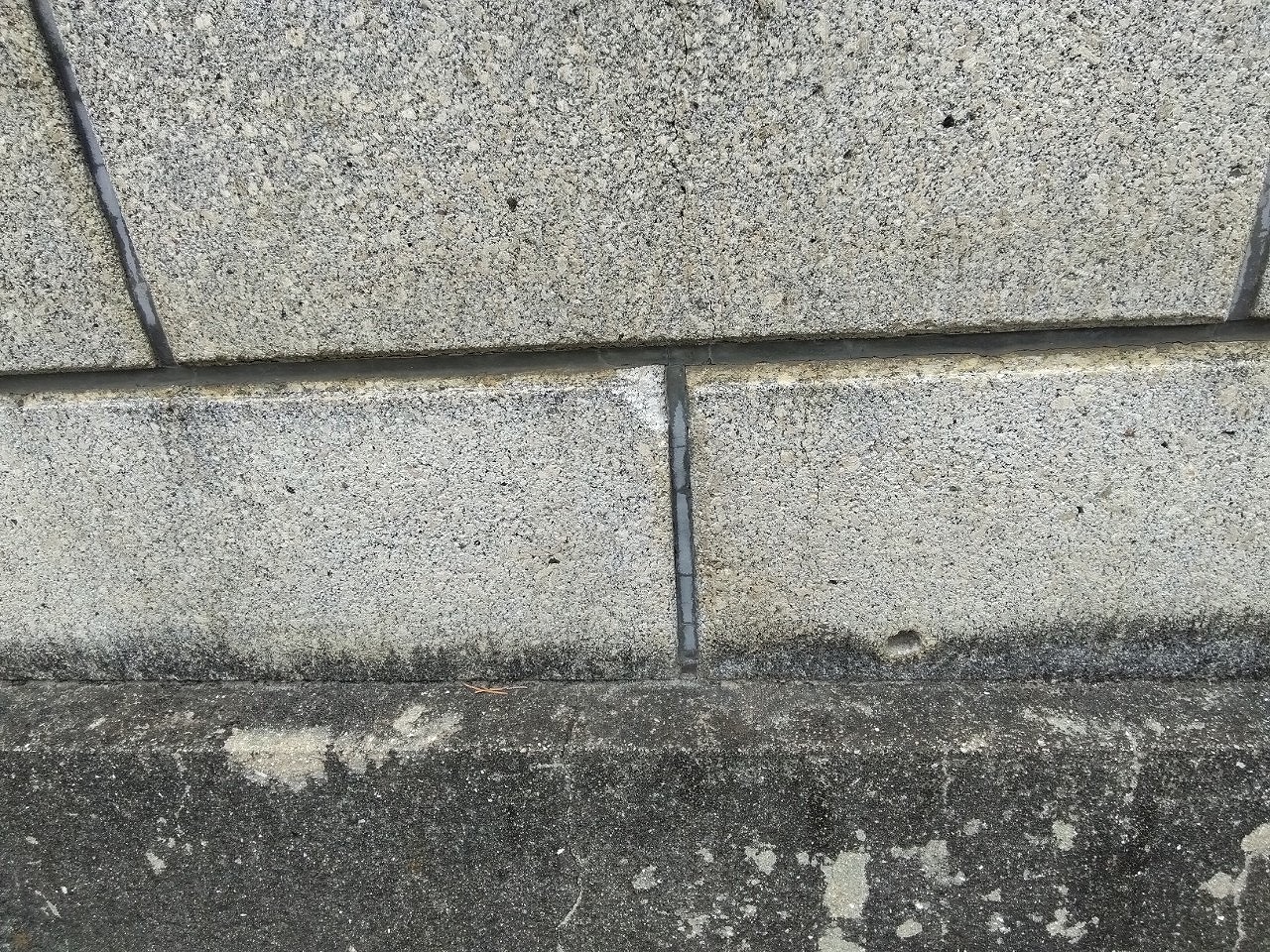 加古川市　石塀(石積み兵)欠け