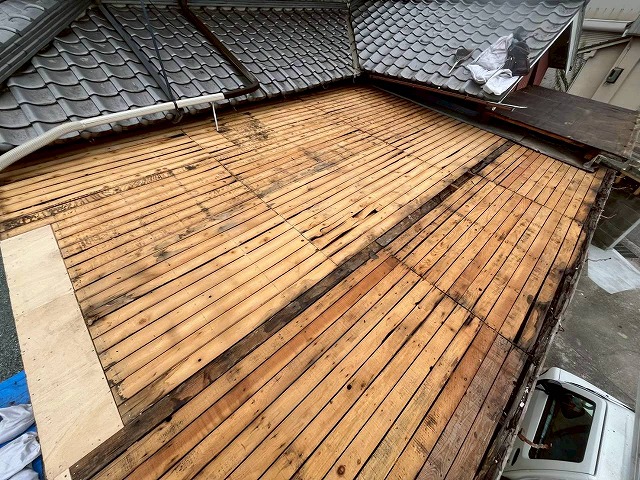 明石市　日本家屋屋根の傷んだ下地