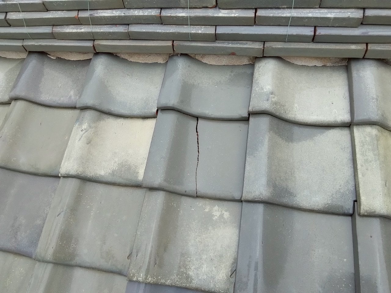 ハイシルバー瓦　亀裂