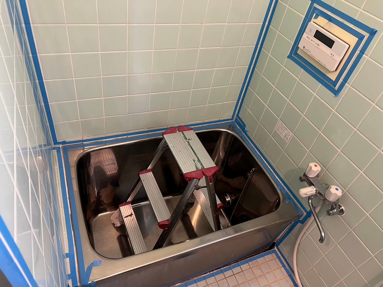 浴槽廻りコーキング