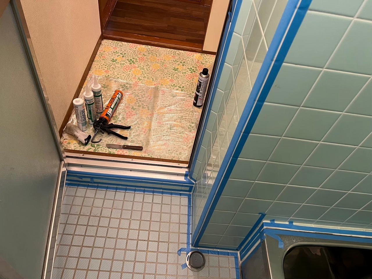 風呂場のドアマスキング養生