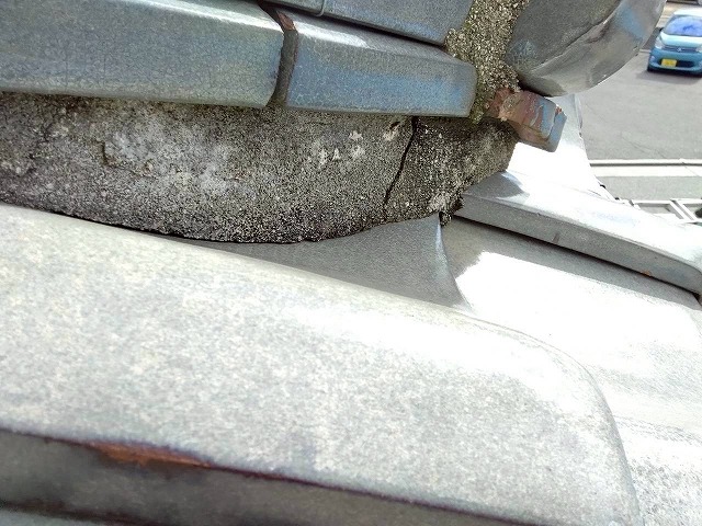 棟下場の漆喰割れ