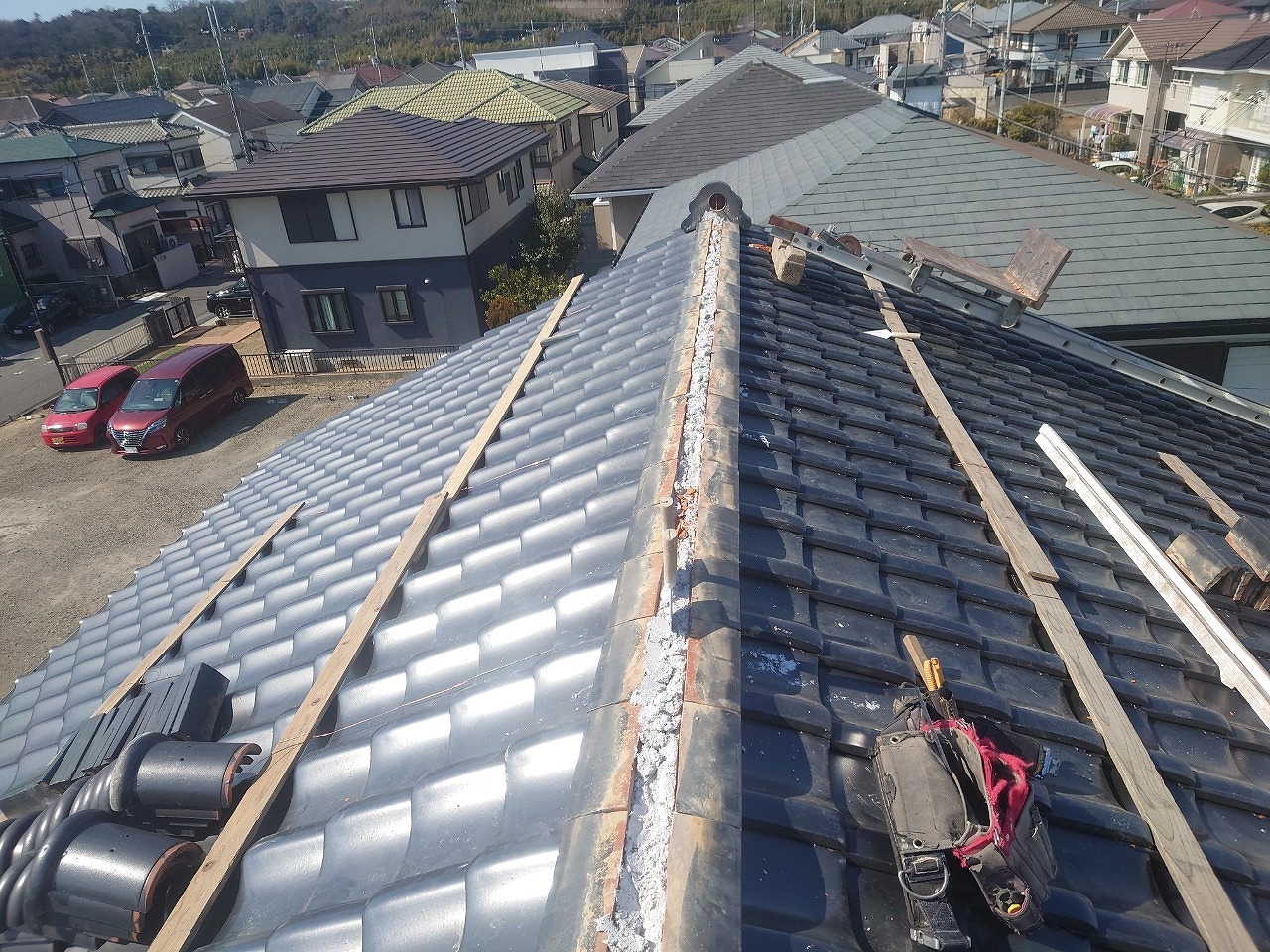 和瓦(釉薬瓦)陸棟積み替え