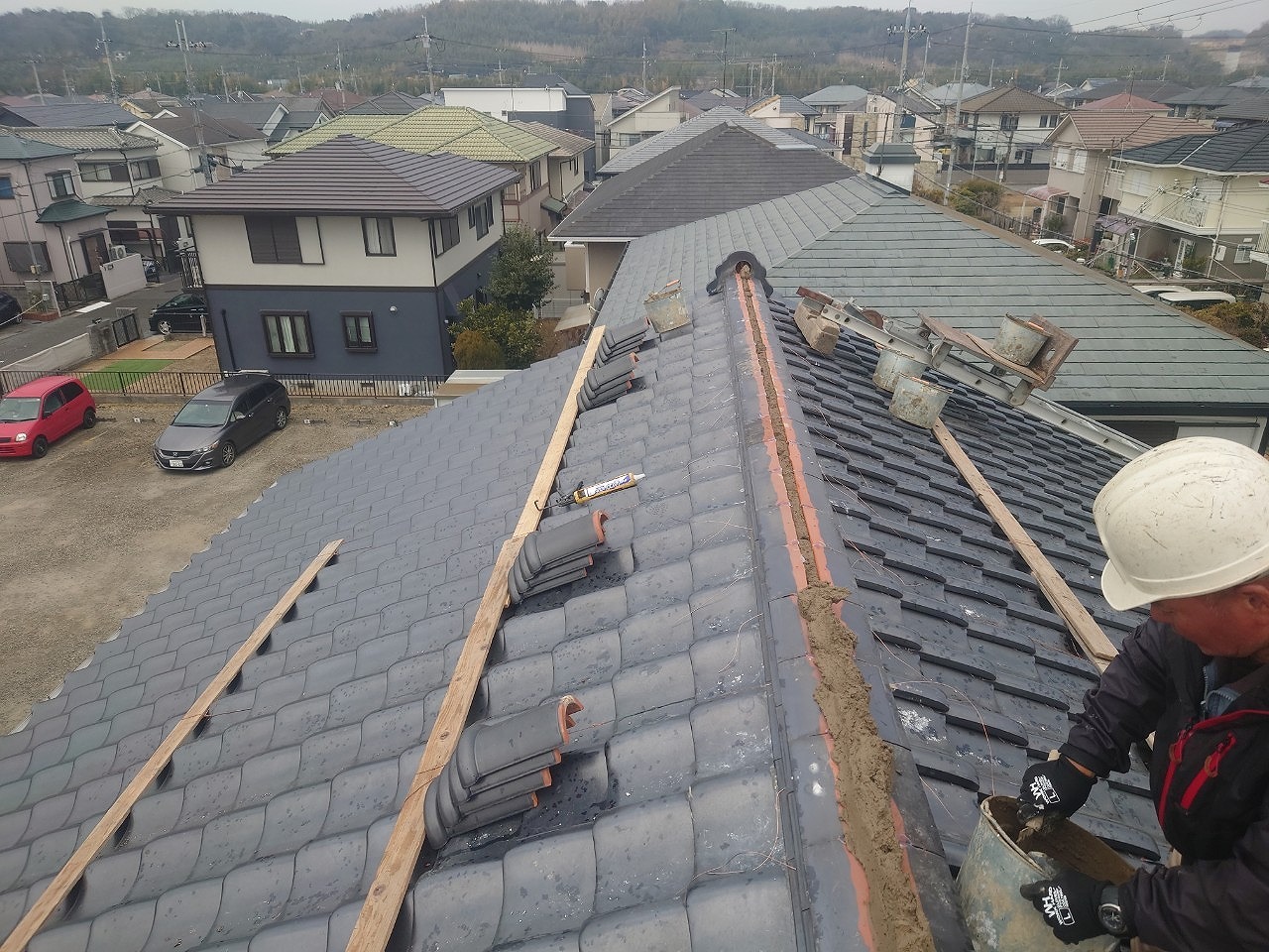 和瓦(釉薬瓦)銀黒　本棟積み直し