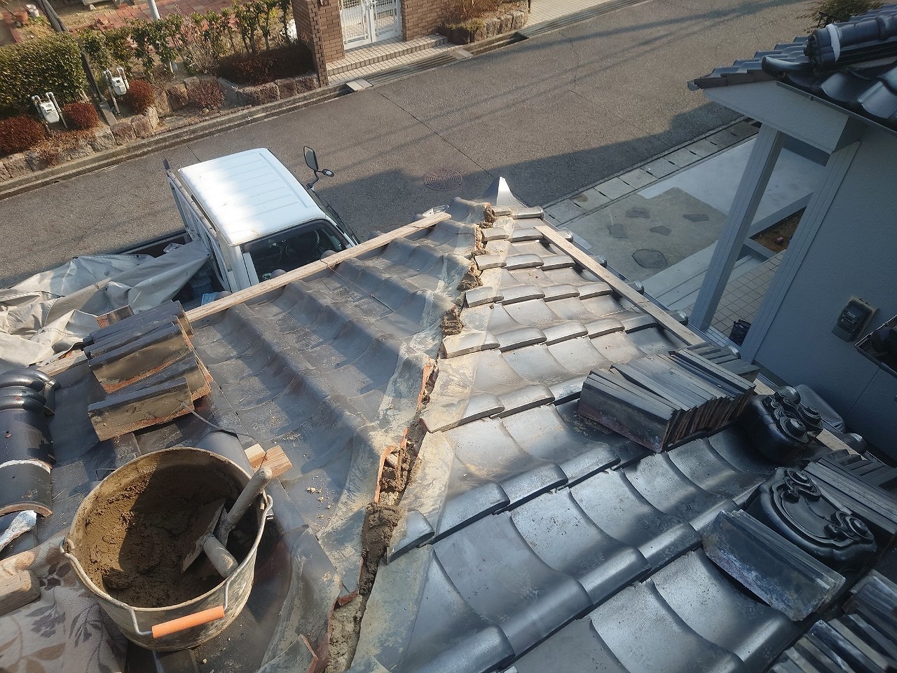 和瓦(釉薬瓦)　銀黒