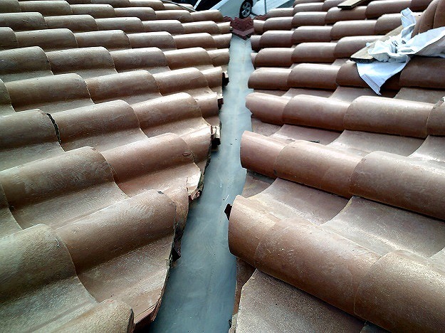 ガルバリウム鋼板製の谷板金