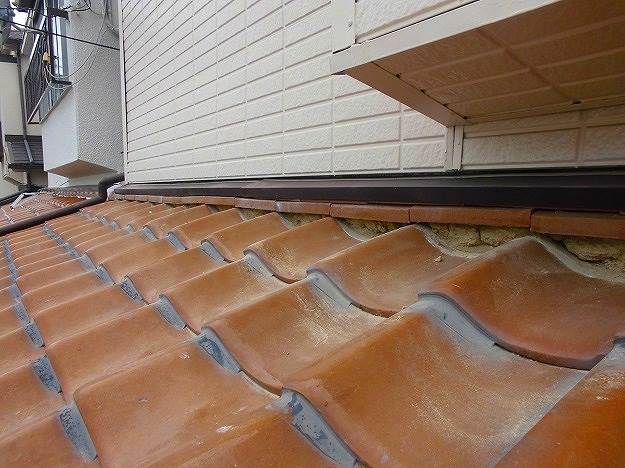 加西市　屋根補修漆喰工事　新しい漆喰の塗り込み