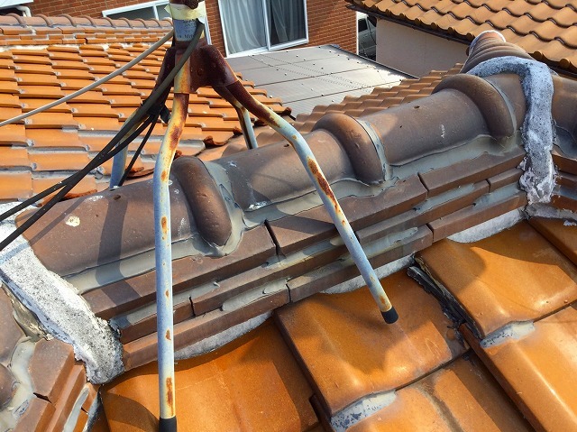 加西市　雨漏り修理棟積み替え　アンテナ周りの劣化