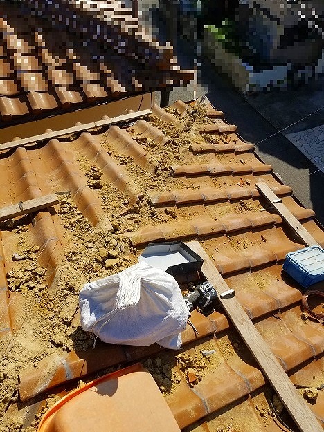 加西市　雨漏り修理棟積み替え　古い土の撤去