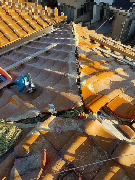 加西市　雨漏り修理棟積み替え　新しい棟木の設置