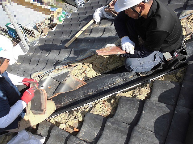 姫路市 雨漏り修理 谷板金交換 　瓦復旧