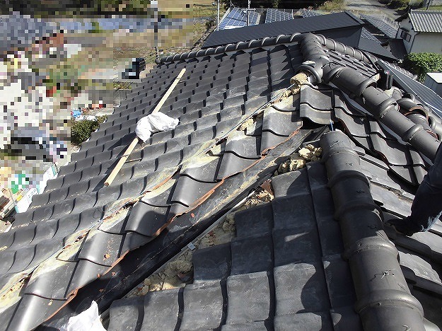 姫路市 雨漏り修理 谷板金交換 　瓦復旧　接写