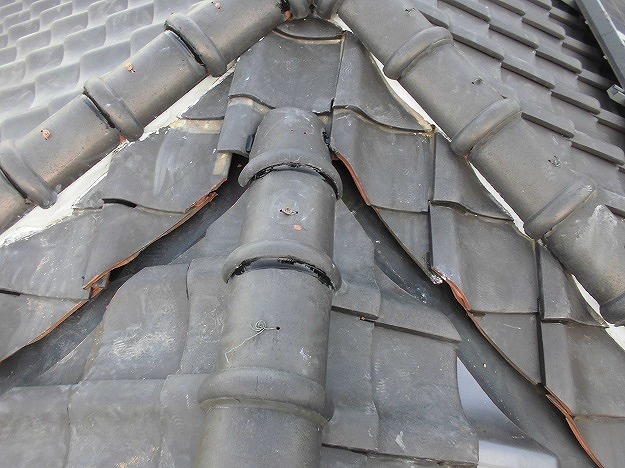 姫路市 雨漏り修理 谷板金交換　棟際漆喰補2