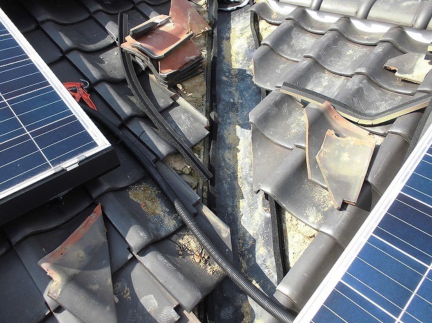 姫路市 雨漏り修理 谷板金交換 施工前　全景　撤去