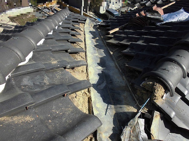 姫路市 雨漏り修理 谷板金交換 　撤去2