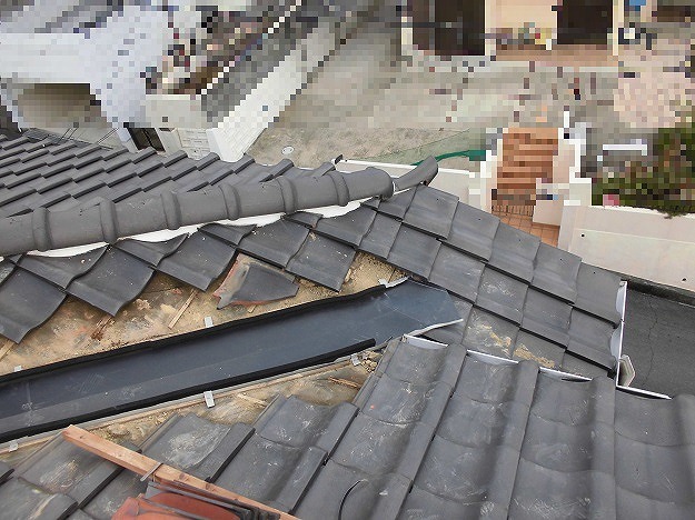 姫路市 雨漏り修理 谷板金交換 　谷板金取付