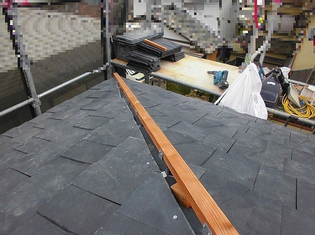 棟木と金具の取り付け