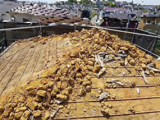 撤去後の葺き土