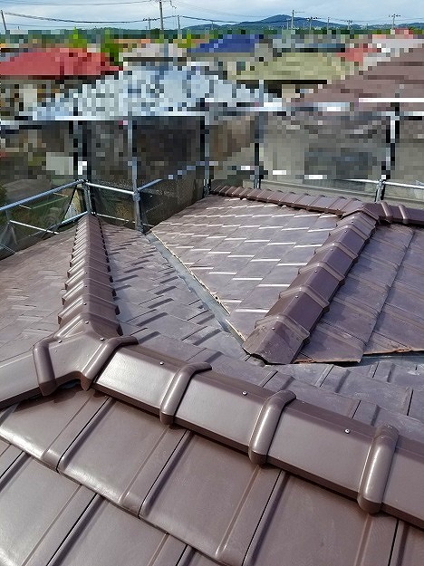 棟瓦の取り付け