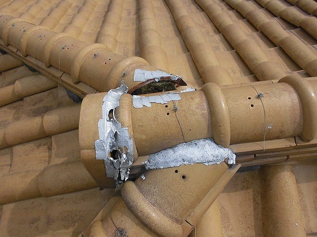 漆喰剥がれ　棟