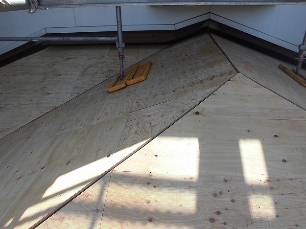 神戸市　施工事例　葺き替え工事　セメント瓦　野地板　下屋根