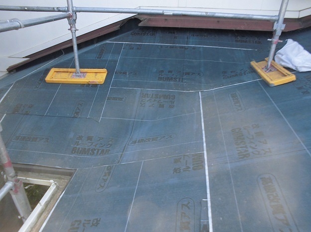 神戸市　施工事例　葺き替え工事　セメント瓦　野地板　ルーフィング