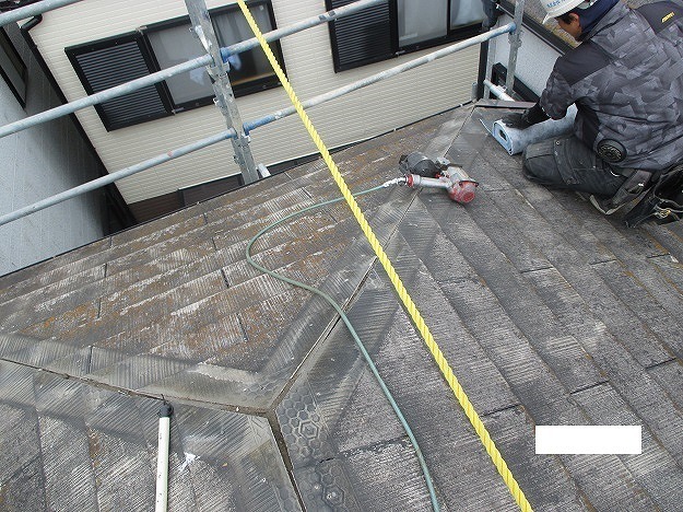 神戸市　カバー工法　棟板金取り外し２