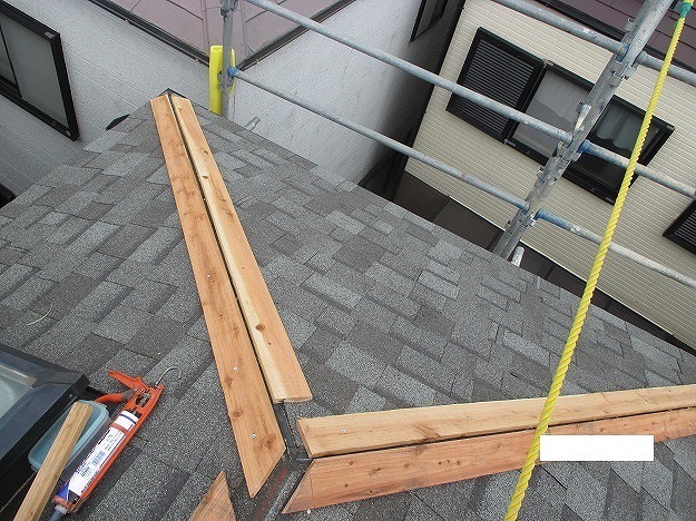 神戸市　カバー工法　棟板金取り付け　交差部