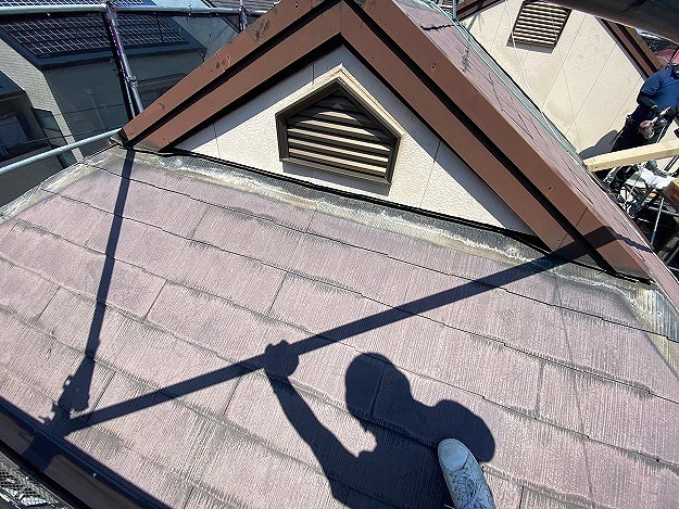 神戸市　屋根カバー工法　棟板金取り外し