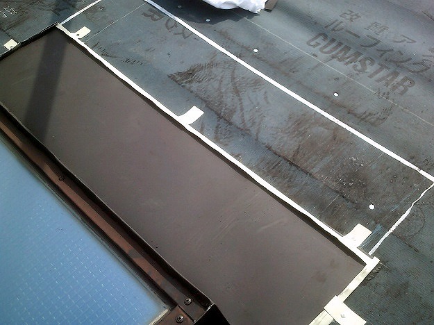 神戸市　屋根カバー工法　下地　天窓周り