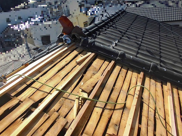 既存屋根材の撤去・下地補修1