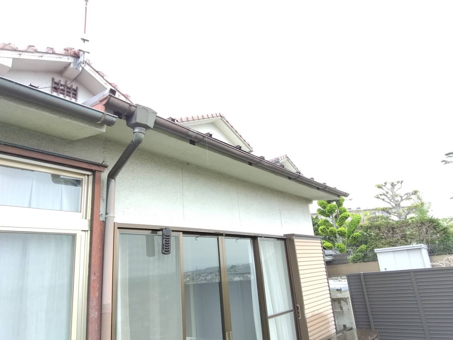 雹被害　調査現場　樋