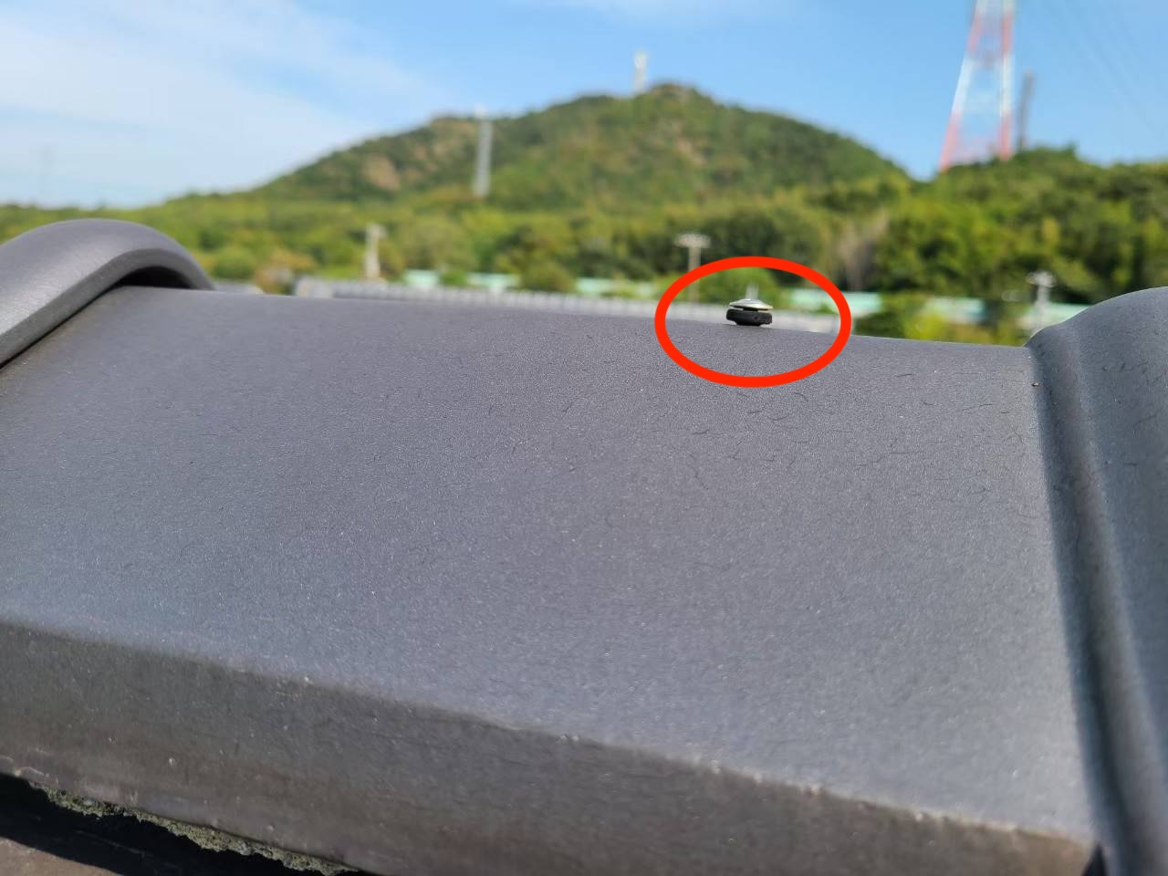 加古川　屋根点検　ビス接写2枚目