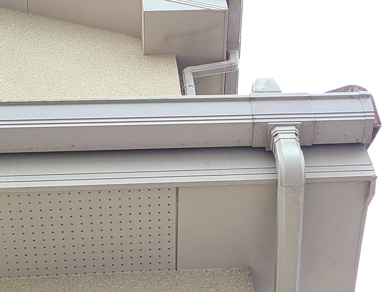 現場ブログ　モニエル瓦のセンチュリオン　樋接写