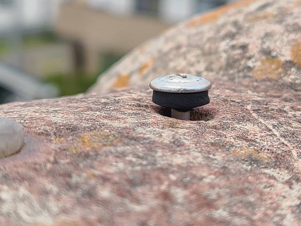 現場ブログ　モニエル瓦のセンチュリオン　ビス浮き　引き