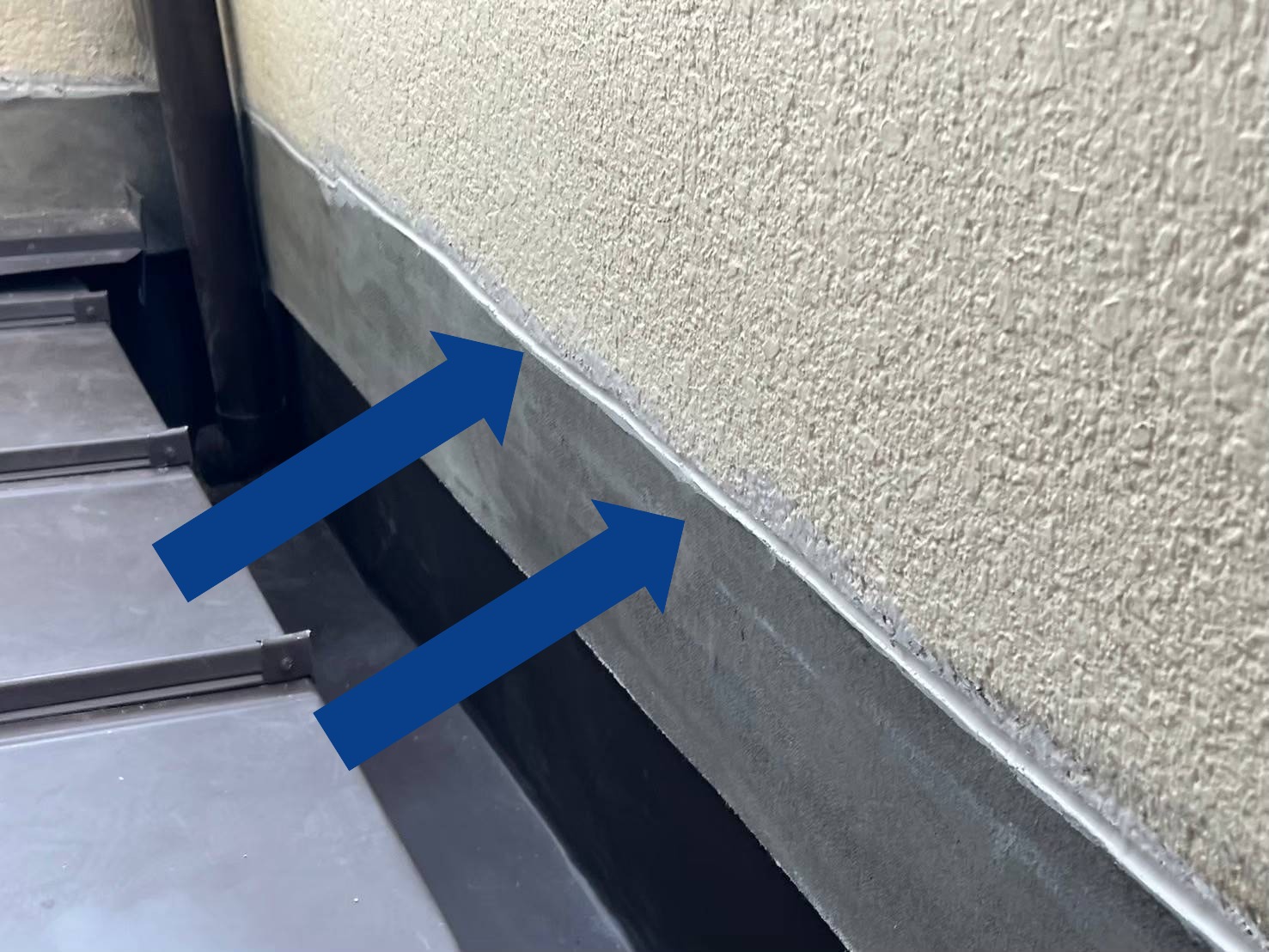 明石市　現場ブログ　立平　シーリング処理　矢印あり　