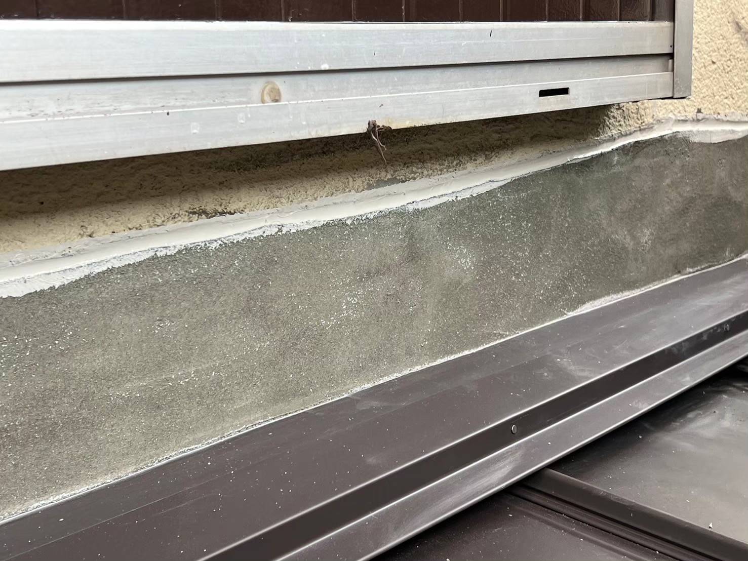 明石市　現場ブログ　立平　シーリング処理　窓下