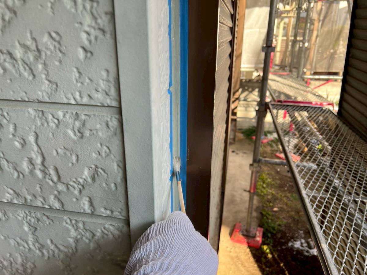 明石市　シーリン打ち替え　プライマー　 細い目地