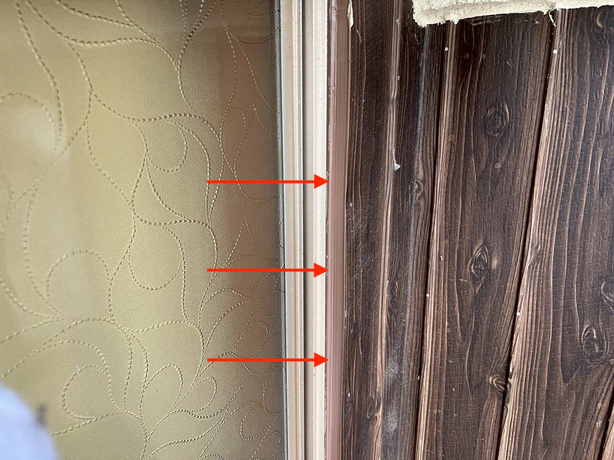 明石市　塗装前　シール工事　枠回りの木部