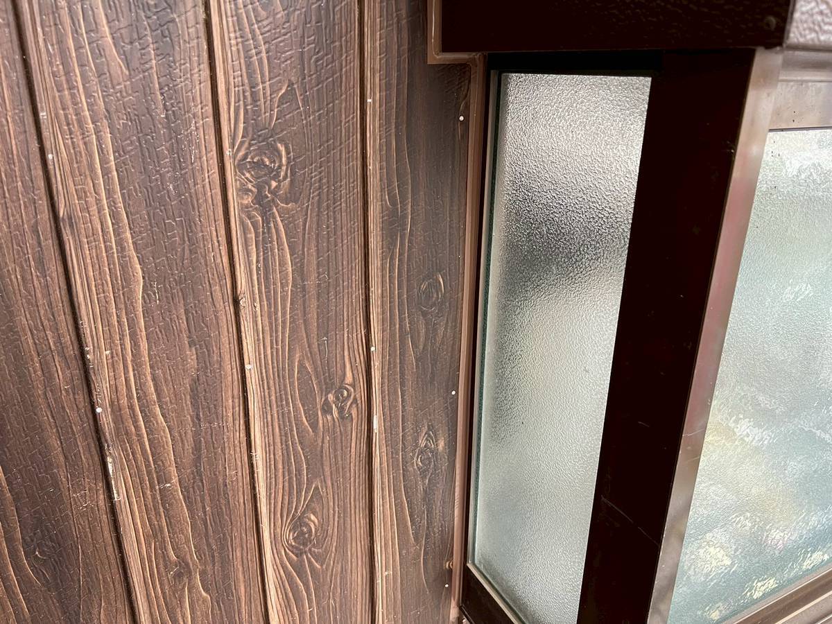 明石市　塗装前　シール工事　窓枠の取り合い