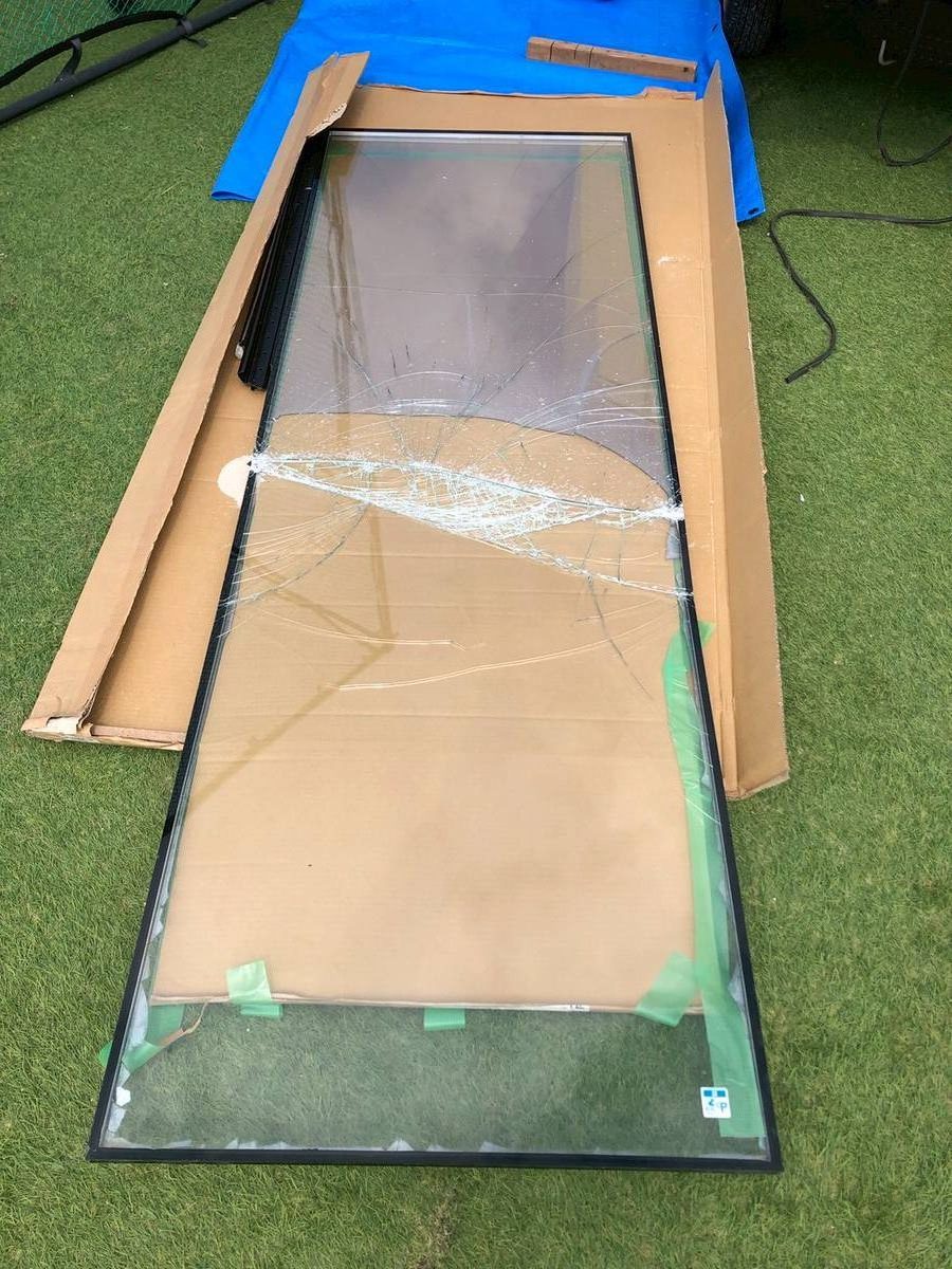 加古郡播磨町　破損ガラス