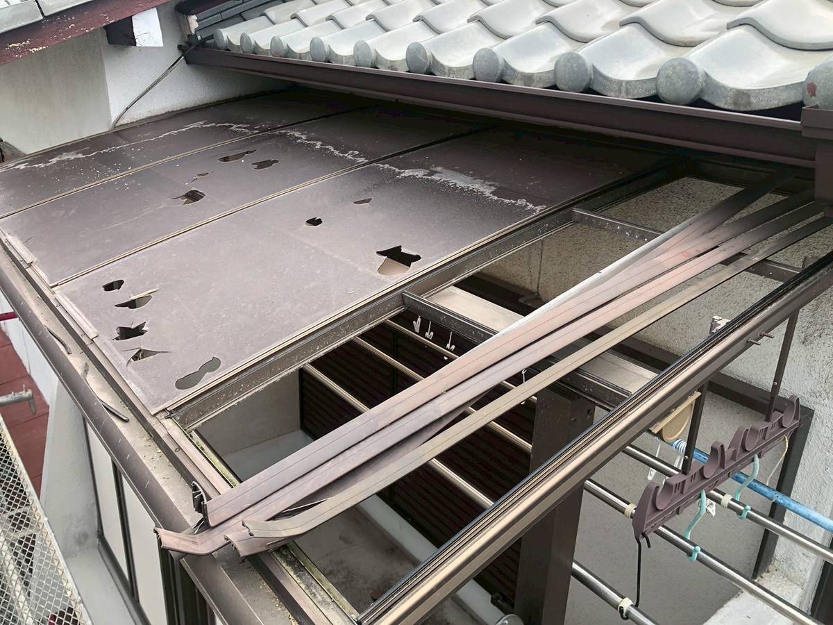 加古郡稲美町　雹災害　ベランダ　before