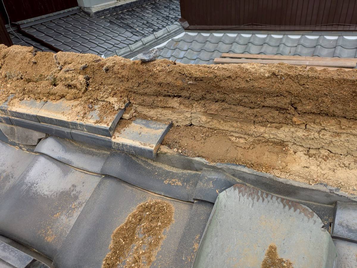 加古川市　古い葺き土の撤去