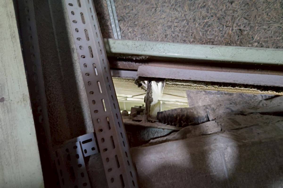 姫路市　工場　穴