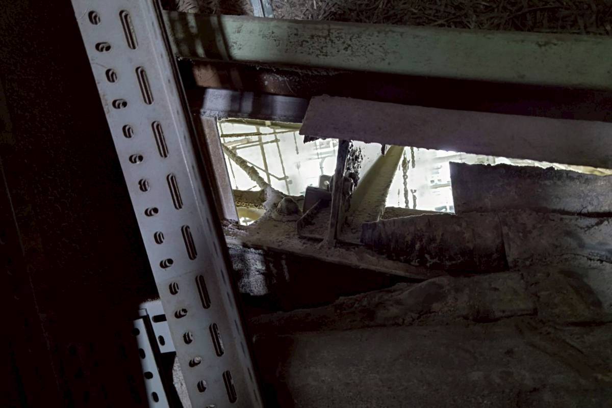 姫路市　工場　穴