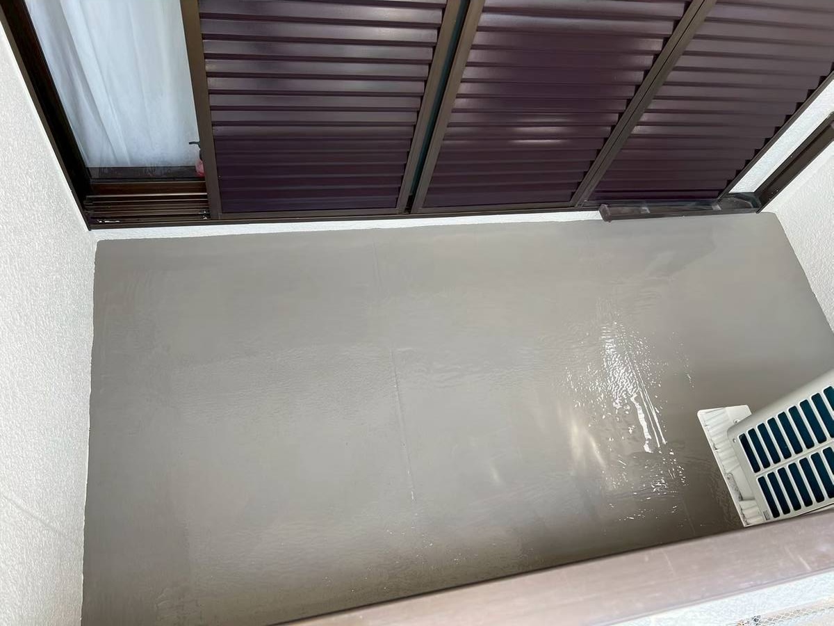 加古川市　ベランダ防水　上塗り２