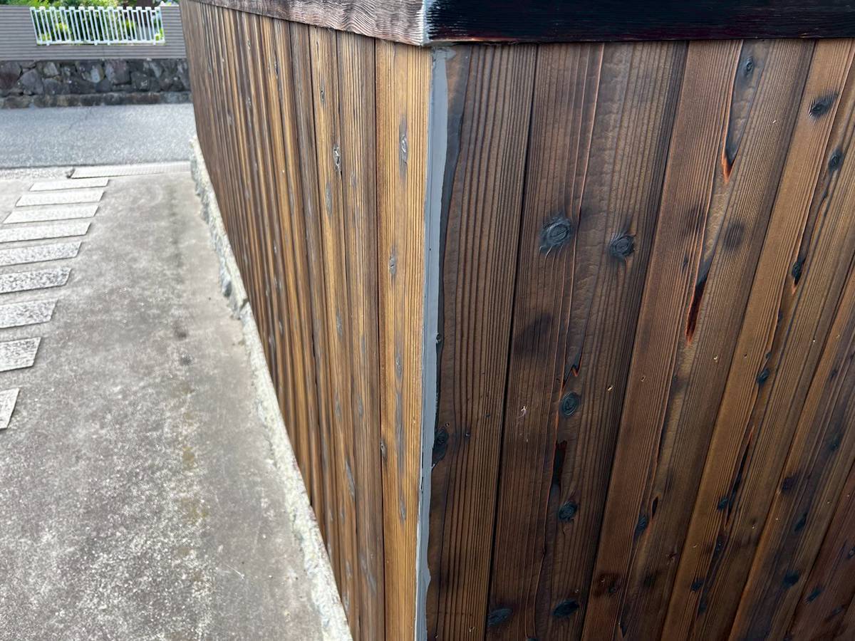 焼き板の角部分の隙間